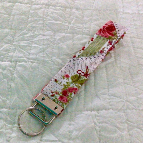 Floral Patchwork Keychain - Picture 2 of 5